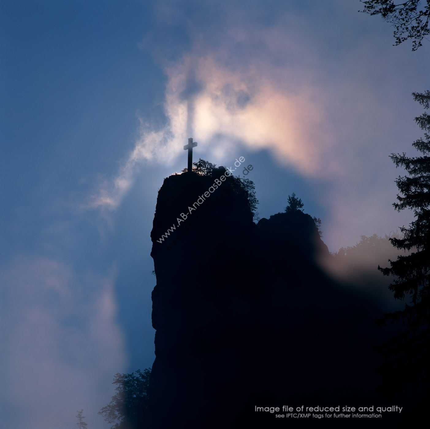 18 - 226.2 Der Petersfels bei Beuron im Morgenlicht